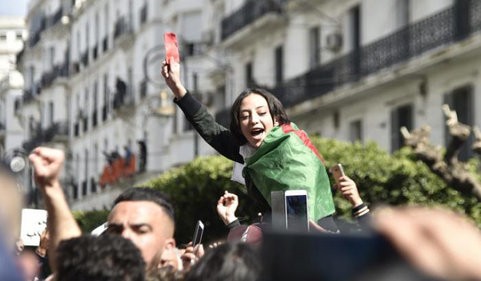 L'esercito: estromettere Bouteflika per mantenere il potere